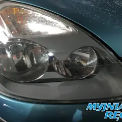Zmatowiałe lampy samochodowe po polerowaniu wyglądają jak nowe. Dowiedz się, ile kosztuje polerowanie lamp.