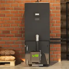 Nowoczesny piec na pellet z zielonym logo, obok palety z workami pelletu. Dofinansowanie do pieca na pellet może być Twoje!