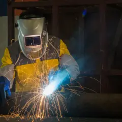 Zarobki spawacza w Stoczni Gdańskiej: Od 5.5k do 15k+. Jak?