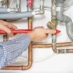 Co robi hydraulik? Pełny zakres usług i porady eksperta