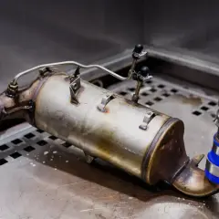 Filtr DPF po regeneracji, gotowy do montażu. Zastanawiasz się, ile kosztuje czyszczenie DPF? Sprawdź!