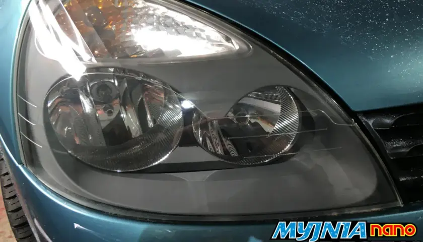 Zmatowiałe lampy samochodowe po polerowaniu wyglądają jak nowe. Dowiedz się, ile kosztuje polerowanie lamp.