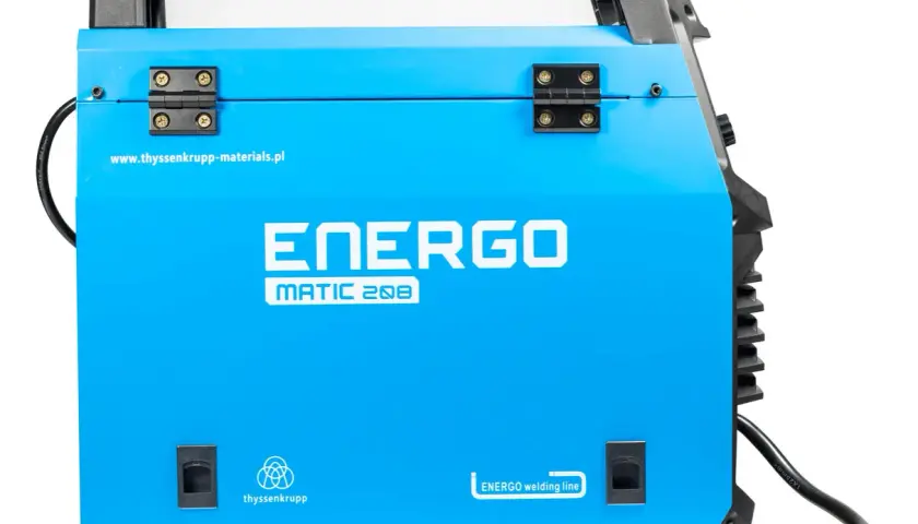 Niebieska spawarka ENERGO MATIC 208 z uchwytem i widocznym kablem.