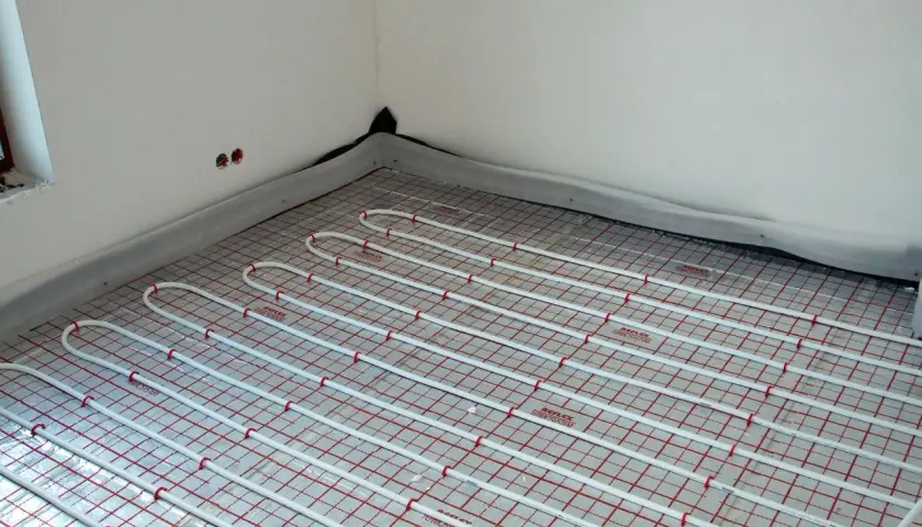 Instalacja podłogówki. Sprawdź, jaka jest podłogówka cena za m2 robocizny, zanim zaczniesz układać rury grzewcze.