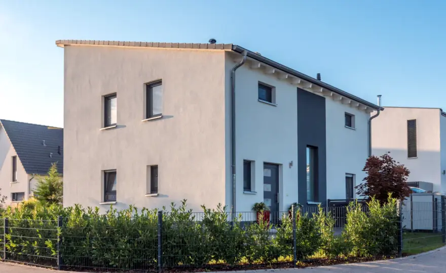 Dach jednospadowy - budowa, koszt, błędy. Czy warto?