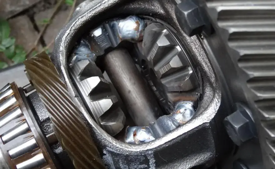 Mechanizm różnicowy traktorka: Jak działa, naprawa i objawy awarii