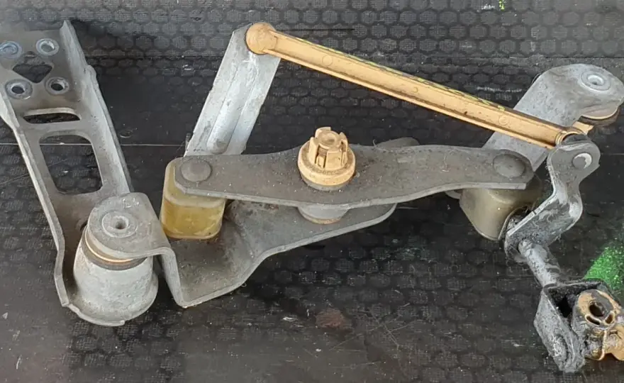 Opel Corsa C: Objawy, przyczyny i naprawa mechanizmu biegów