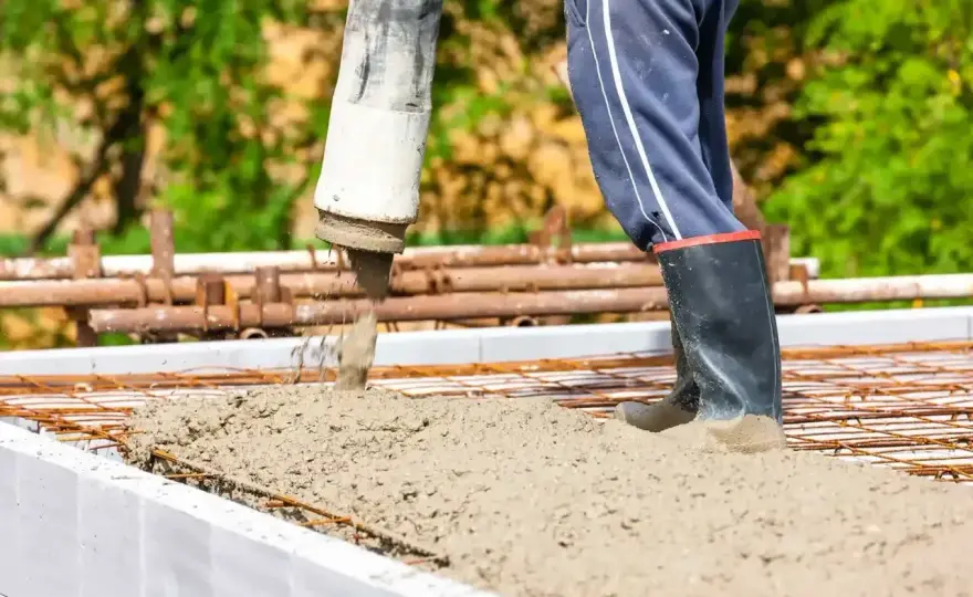 Beton C25/30 - Cena, zastosowanie i najważniejsze błędy