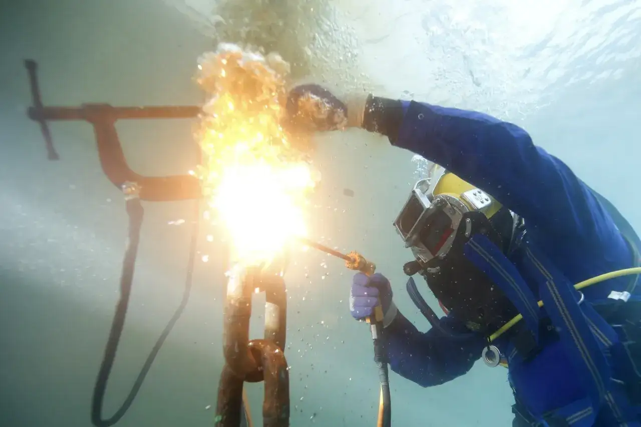 Spawacz podwodny praca offshore