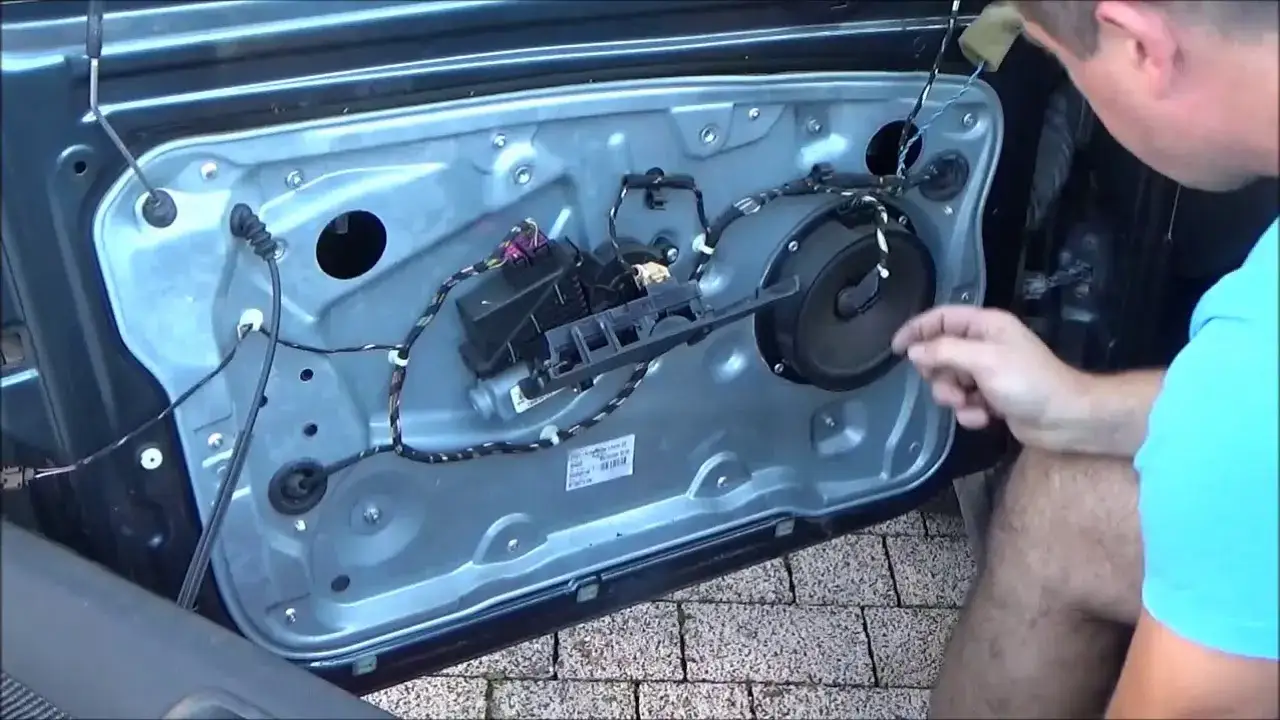 uszkodzony mechanizm podnoszenia szyby zerwana linka